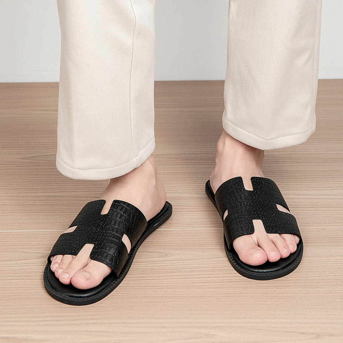 Men's Fashion Cool Slippers Are Suitable for Daily Home Bathroom Outdoor Leisure Sandals Breathable Men's Cool Slippers