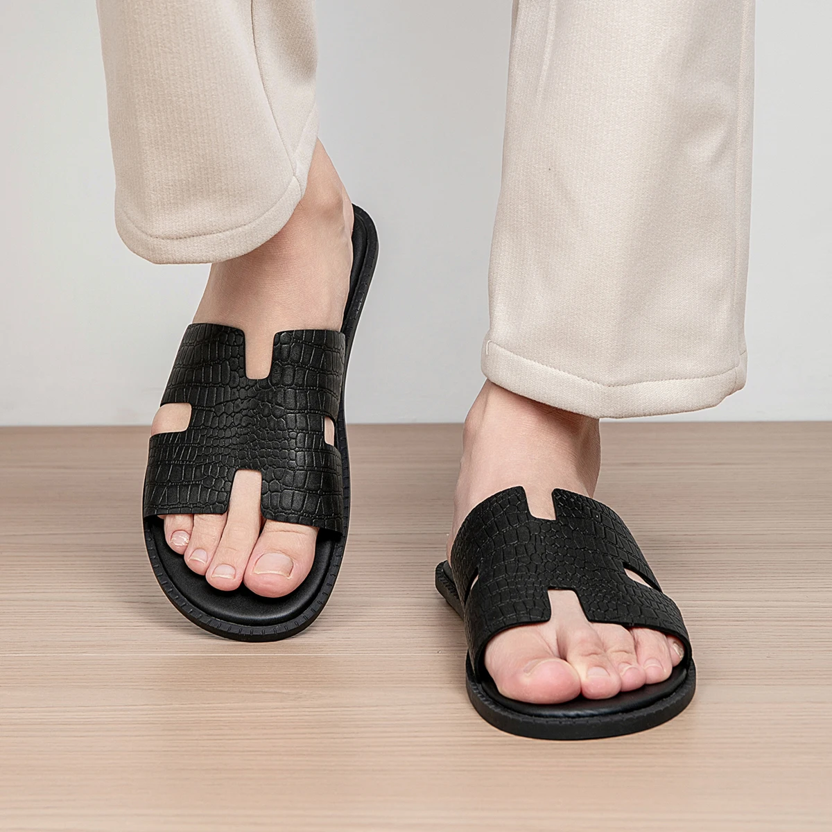 Men's Fashion Cool Slippers Are Suitable for Daily Home Bathroom Outdoor Leisure Sandals Breathable Men's Cool Slippers