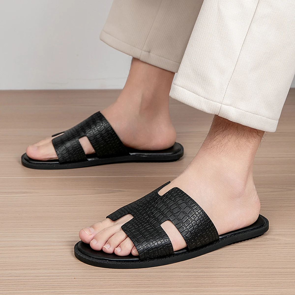 Men's Fashion Cool Slippers Are Suitable for Daily Home Bathroom Outdoor Leisure Sandals Breathable Men's Cool Slippers