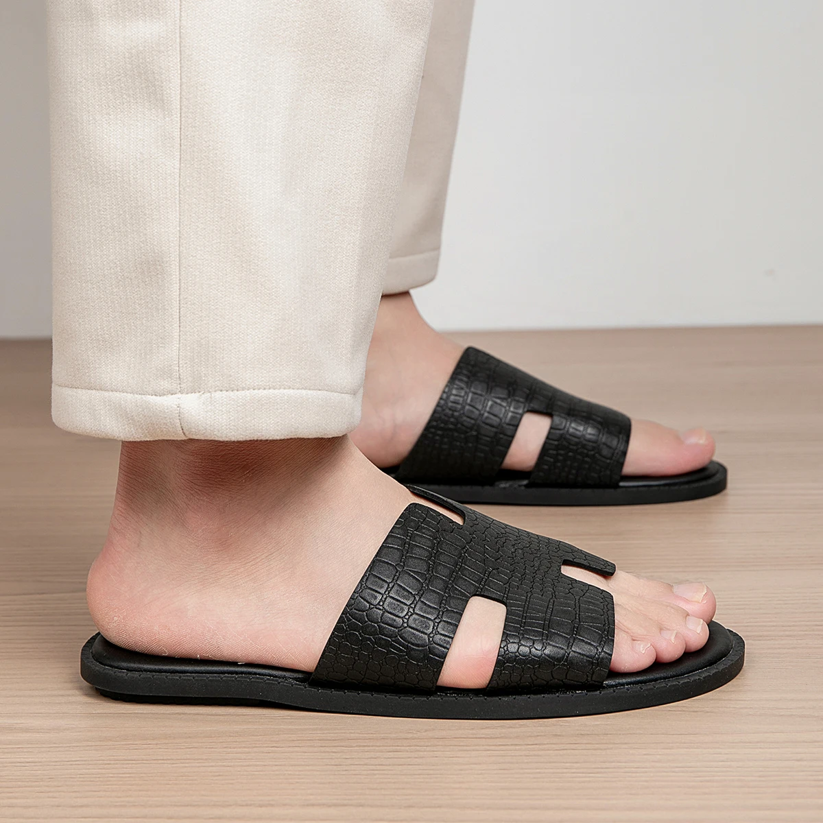 Men's Fashion Cool Slippers Are Suitable for Daily Home Bathroom Outdoor Leisure Sandals Breathable Men's Cool Slippers