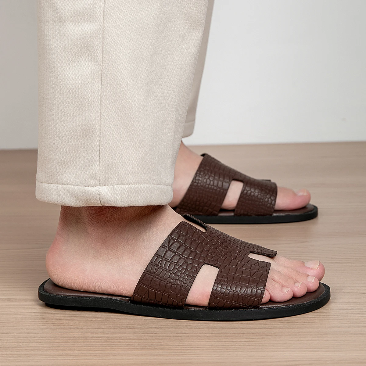 Men's Fashion Cool Slippers Are Suitable for Daily Home Bathroom Outdoor Leisure Sandals Breathable Men's Cool Slippers