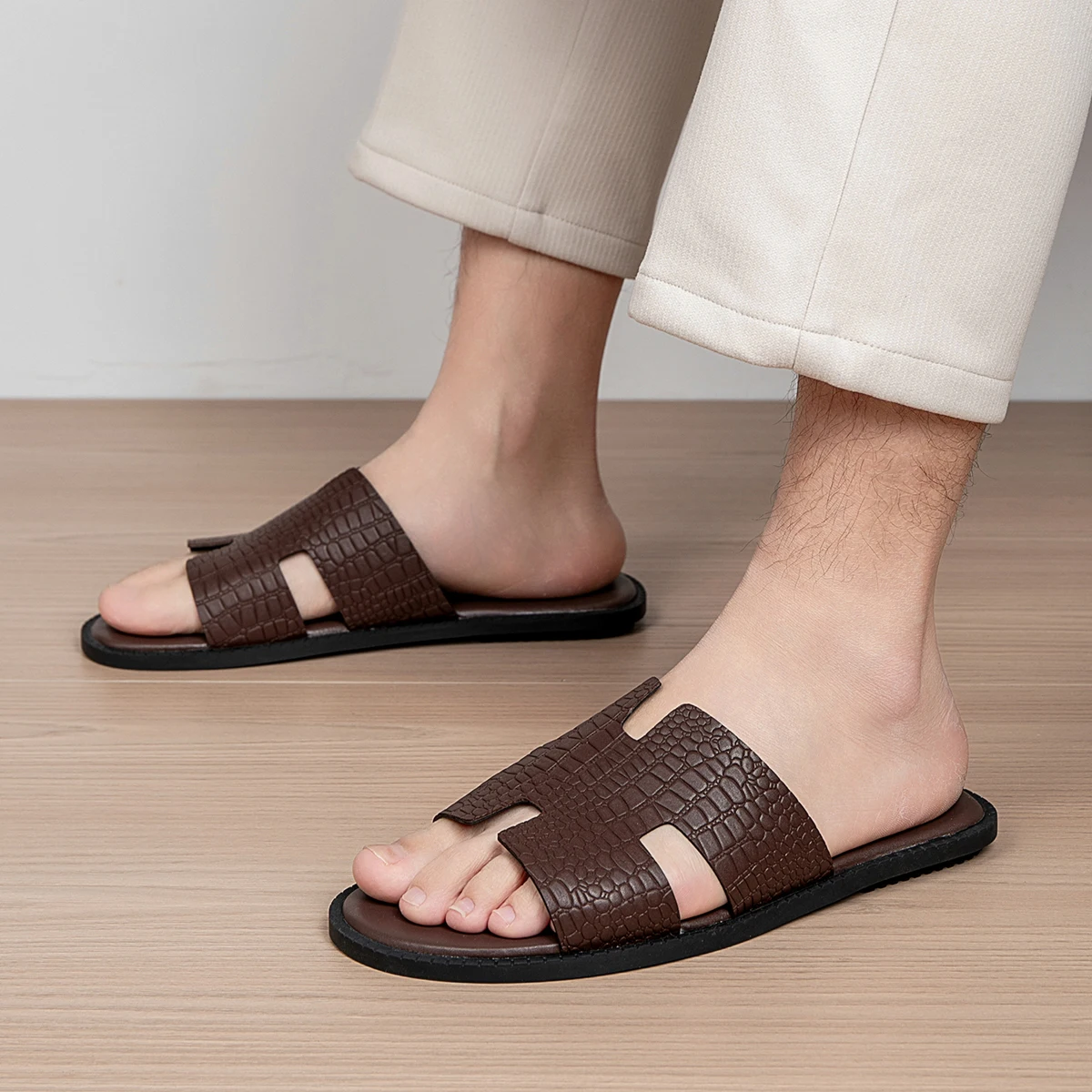Men's Fashion Cool Slippers Are Suitable for Daily Home Bathroom Outdoor Leisure Sandals Breathable Men's Cool Slippers