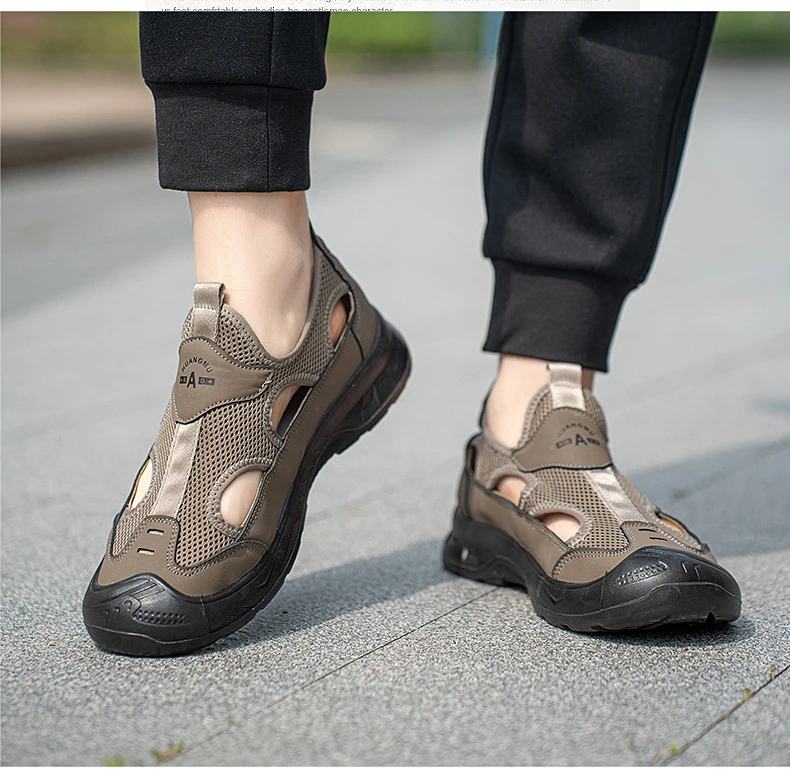 2025 Summer Men's Sandals New Hollow Breathable Beach Shoes Ultra Light Anti Slip Summer Casual Shoes Walking Shoes