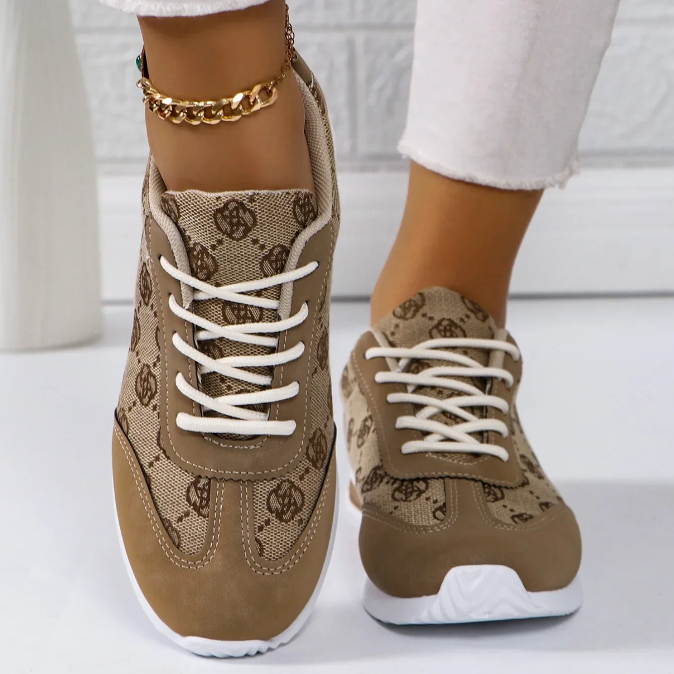 Spring and Summer Women Designer Mouth Breathable Cross Strap Sneakers Flat Comfortable Casual Walking Sneakers Zapatos De Mujer