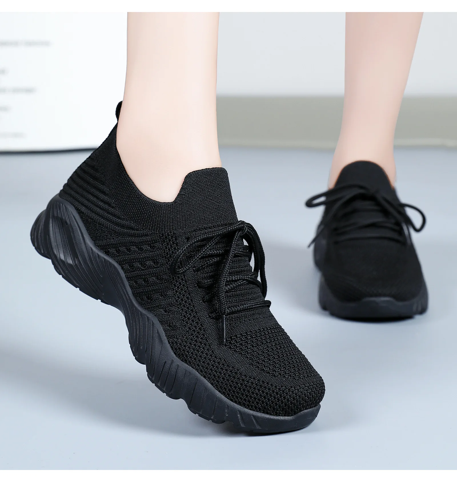 Women Breathable Flying Weave Sneakers Lightweight Soft Sole Elderly Mom Walking Shoes Summer Mesh Non Slip Casual Sports Shoes
