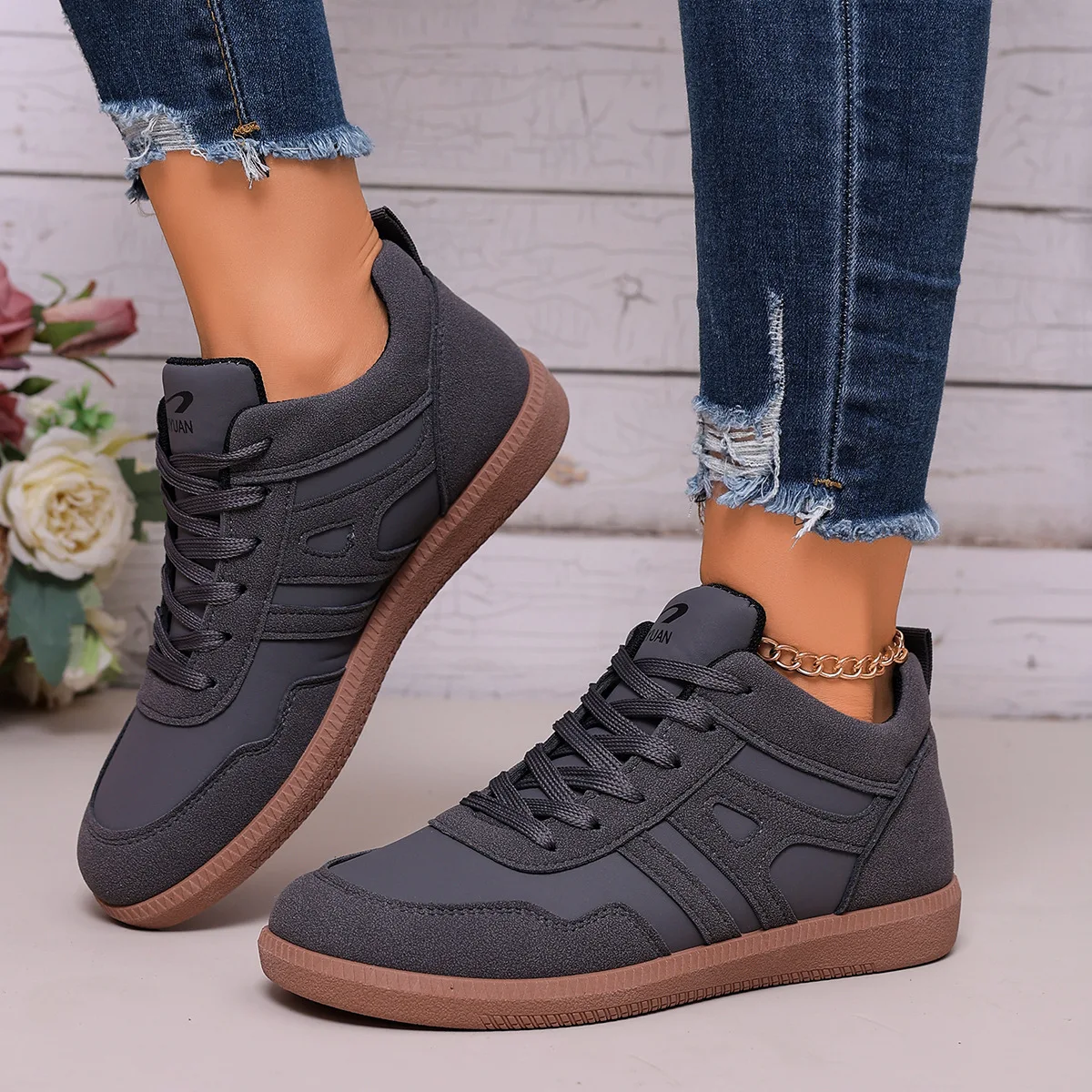 New 2026 Ladies Black Soft-soled Comfortable Sneakers Women's Leisure Joker Walking Shoes Tenis Feminino Zapatillas Mujer