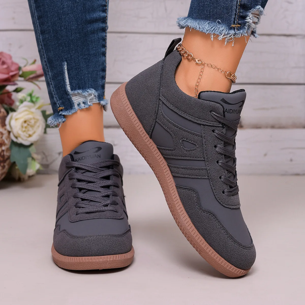 New 2026 Ladies Black Soft-soled Comfortable Sneakers Women's Leisure Joker Walking Shoes Tenis Feminino Zapatillas Mujer