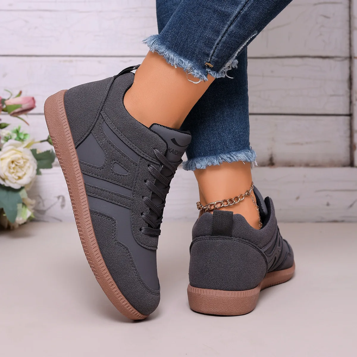 New 2026 Ladies Black Soft-soled Comfortable Sneakers Women's Leisure Joker Walking Shoes Tenis Feminino Zapatillas Mujer