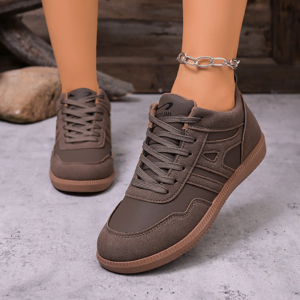 New 2026 Ladies Black Soft-soled Comfortable Sneakers Women's Leisure Joker Walking Shoes Tenis Feminino Zapatillas Mujer