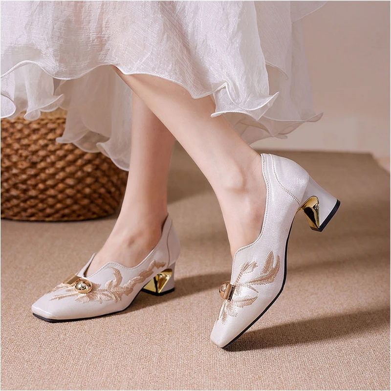 Retro Metal Buckle Square Toe New Chinese Embroidered Flower Block Heel Single Shoes Women's National Style Soft Sole Shoes
