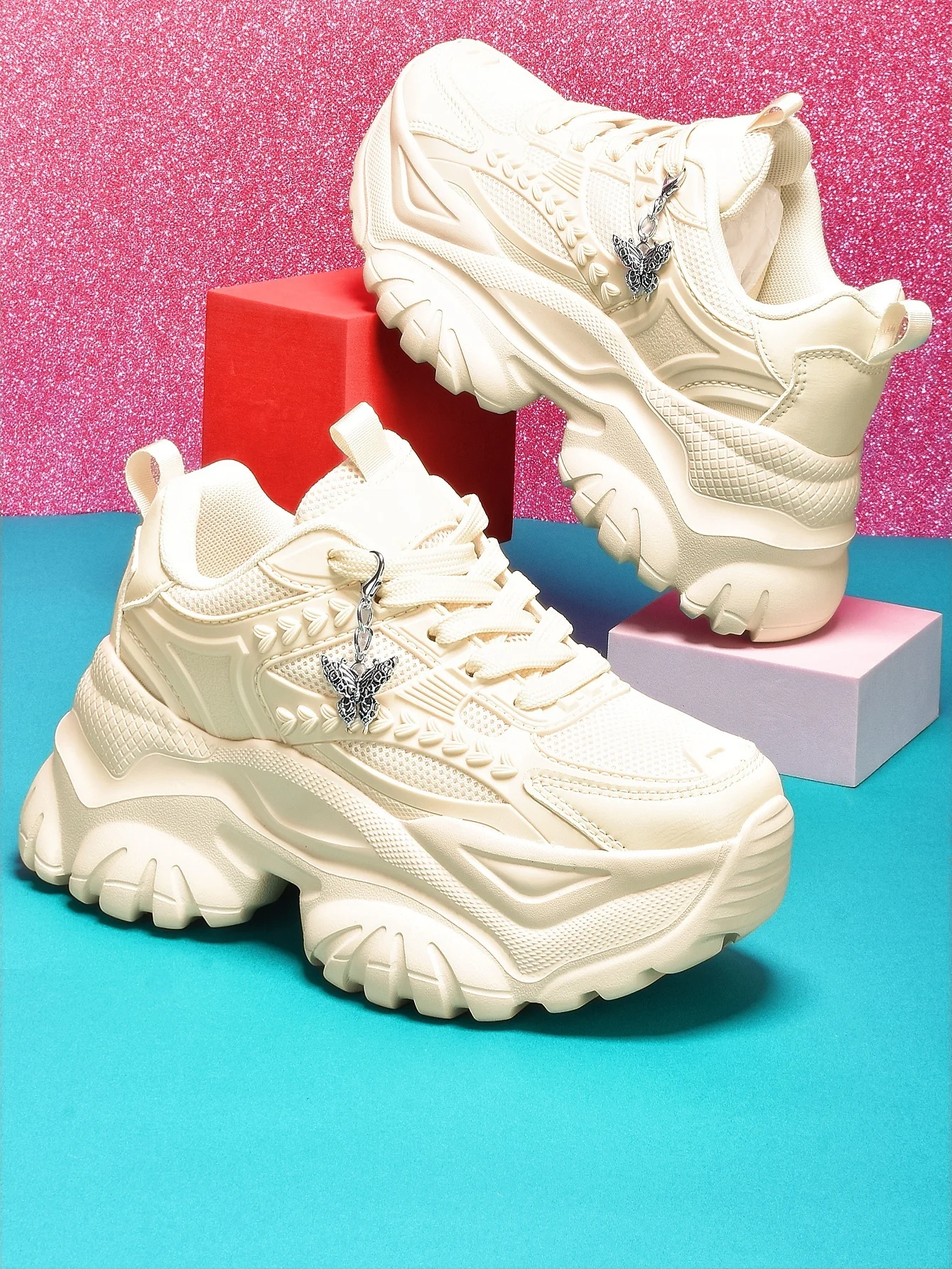 Women's Lightweight 7cm Height-Increasing White Platform Trendy Versatile Fashion Casual Vulcanized Shoes with Silver Butterfly Decoration and Chain Accessory, High Platform Trendy Versatile White Women's Comfortable Soft-Soled Shock-Absorbing Non-Slip Vulcanized Shoes, Summer Breathable Quick-Dry Mesh Sandals for Daily Walking, Fitness, and Work, White Shoes