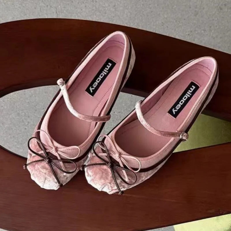 *Fashionable/sexy Hot Selling Le Fu Shoes Spring and Autumn New Round Toe Flat Bottom Comfortable Casual Single Shoes for Women