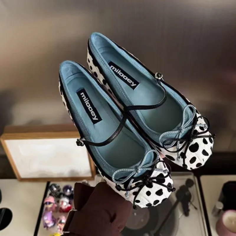 *Fashionable/sexy Hot Selling Le Fu Shoes Spring and Autumn New Round Toe Flat Bottom Comfortable Casual Single Shoes for Women