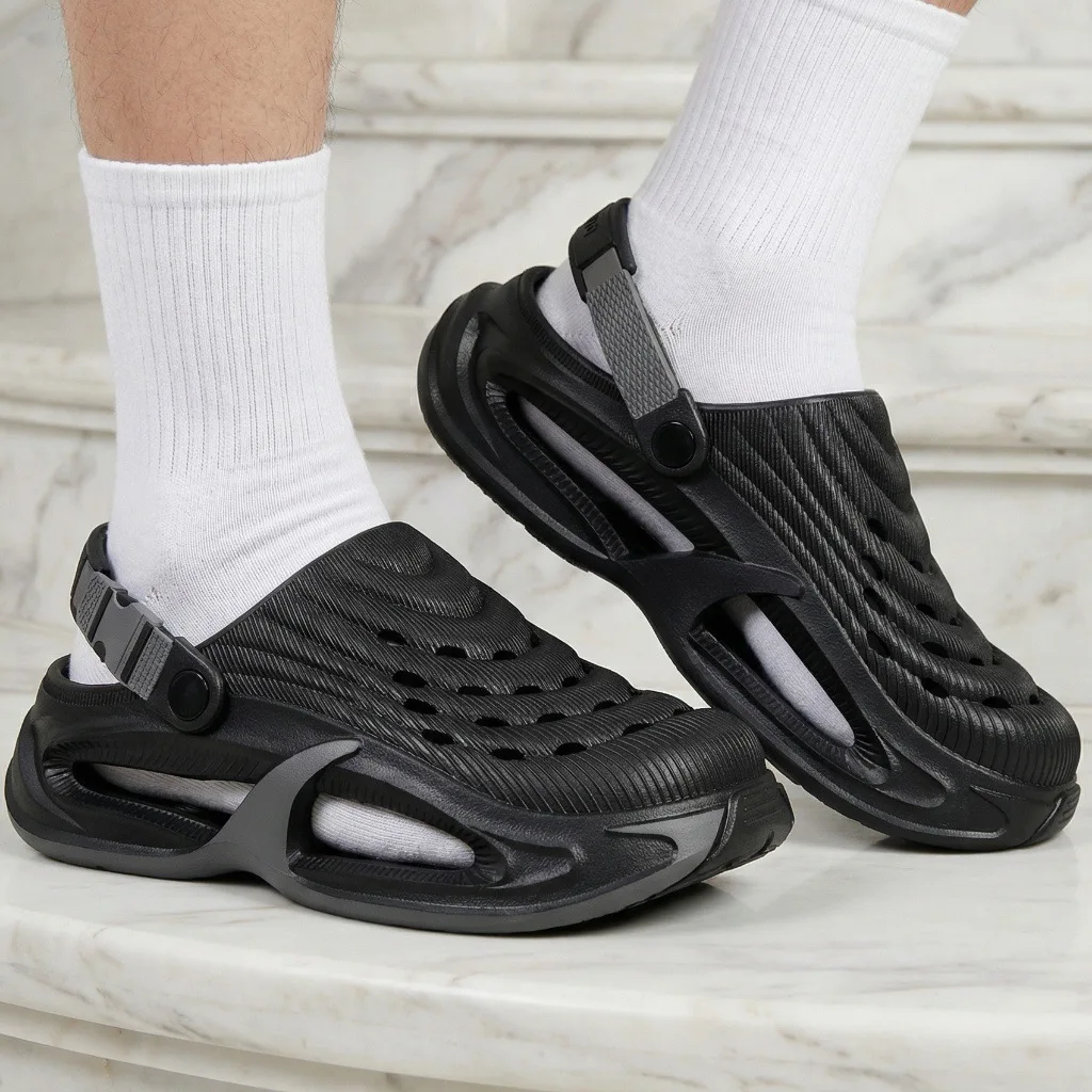 New hole shoes for men in summer, thick soled, non slip, breathable driving sandals, durable and fashionable beach shoes