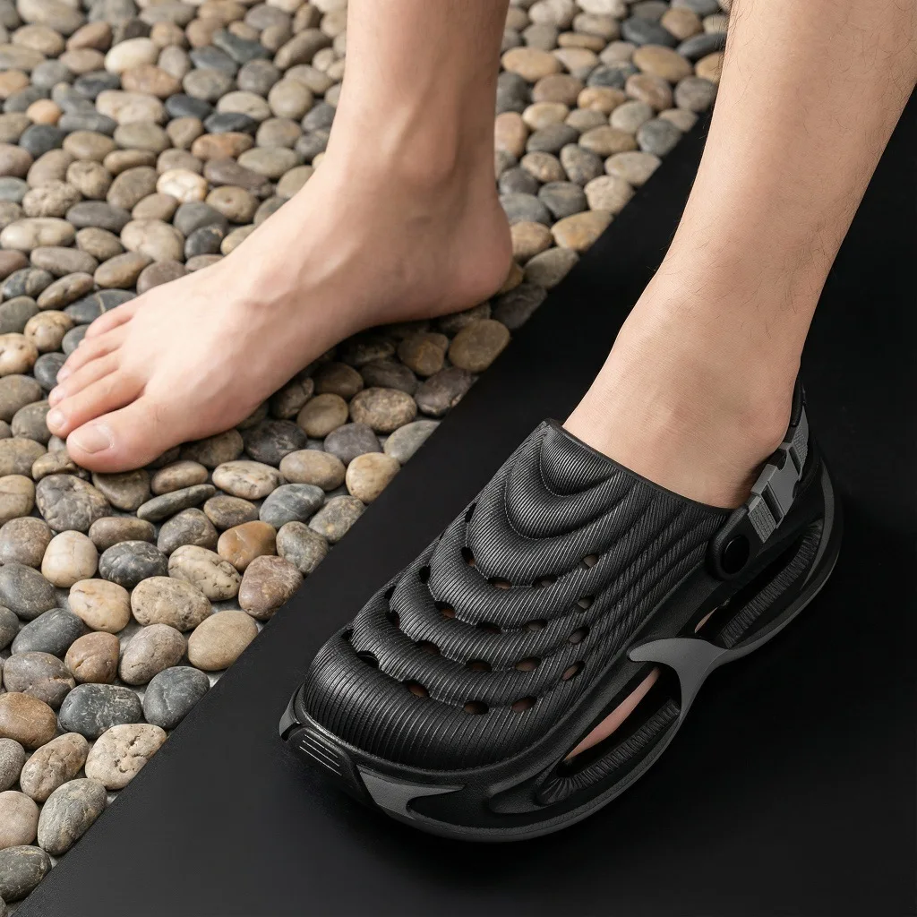 New hole shoes for men in summer, thick soled, non slip, breathable driving sandals, durable and fashionable beach shoes