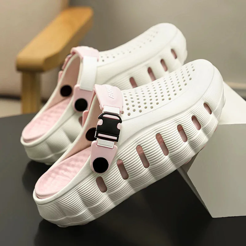 New hole shoes for men in summer, thick soled, non slip, breathable driving sandals, durable and fashionable beach shoes