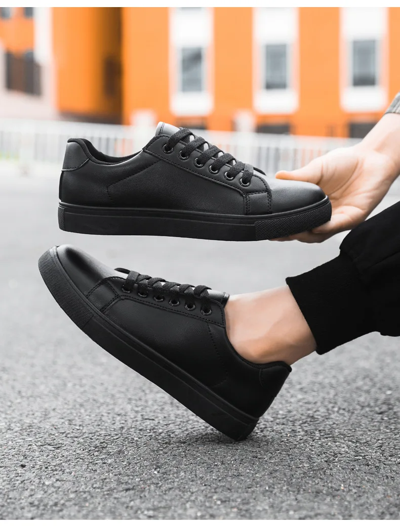 White Black Men Shoes Comfortable Casual Skateboard Shoes Men Solid Leisure Sneakers Lightweight Walking Shoes