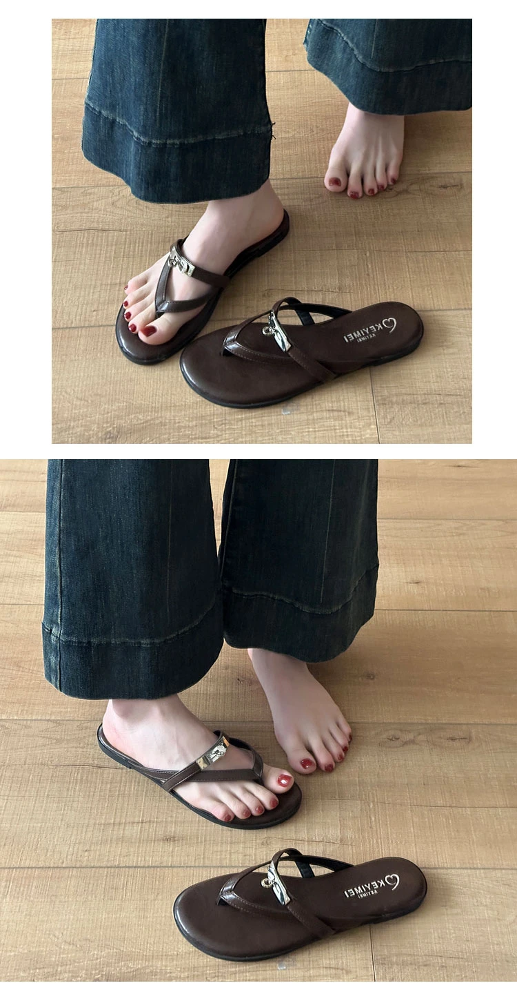 2026 New Fashion Casual Slip-On Flat Bottom Sandals with Lock Buckle for Beach Vacation Women Breathable Comfortable PU Leather