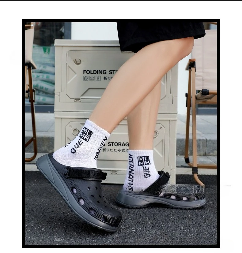 New men's large size Internet celebrity fashion trend double color hole shoes summer sports beach cool slippers
