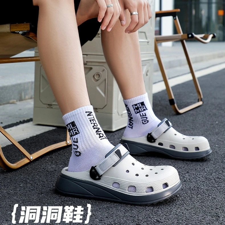 New men's large size Internet celebrity fashion trend double color hole shoes summer sports beach cool slippers