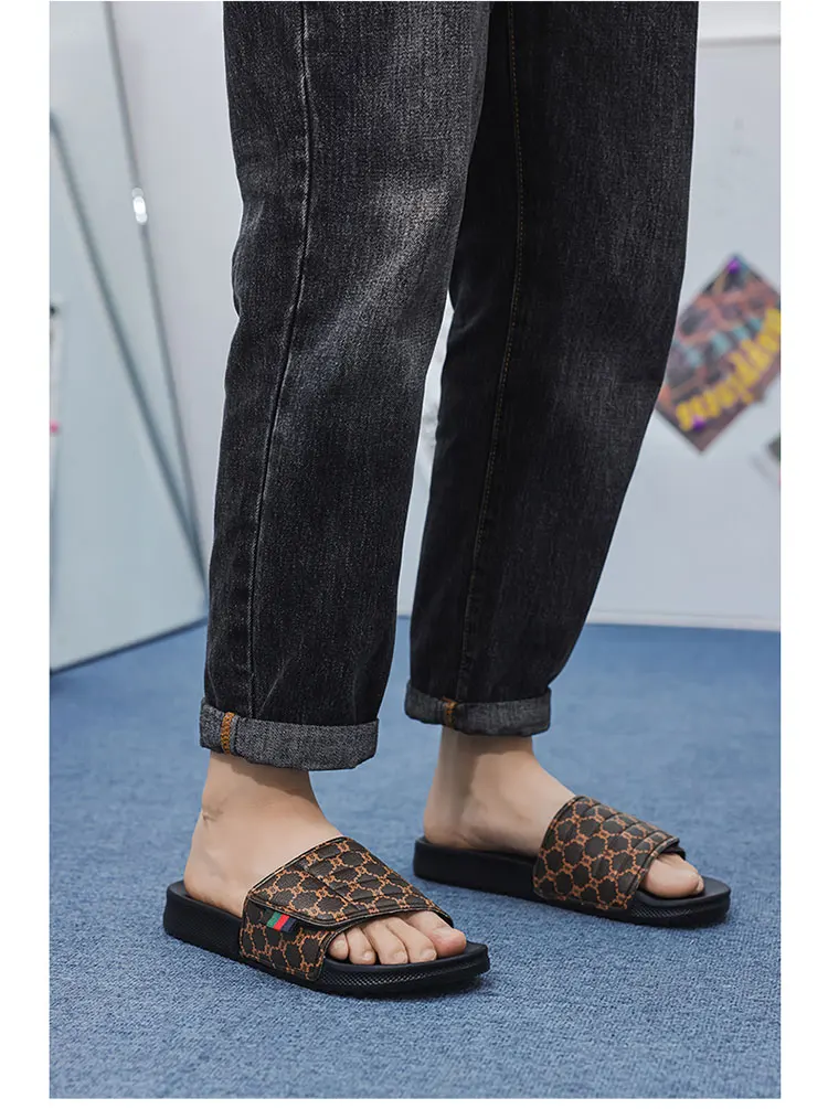 Summer Beach Slippers Men's Fashion Comfortable Breathable Sandals Indoor and Outdoor Sandals Plus Size 46 47