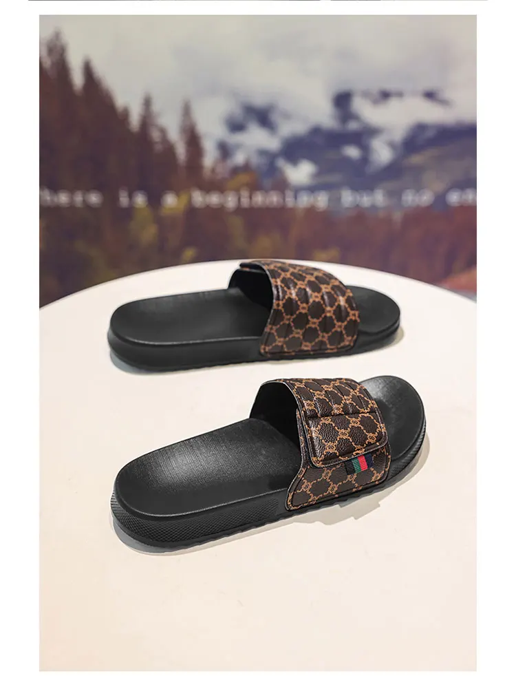 Summer Beach Slippers Men's Fashion Comfortable Breathable Sandals Indoor and Outdoor Sandals Plus Size 46 47