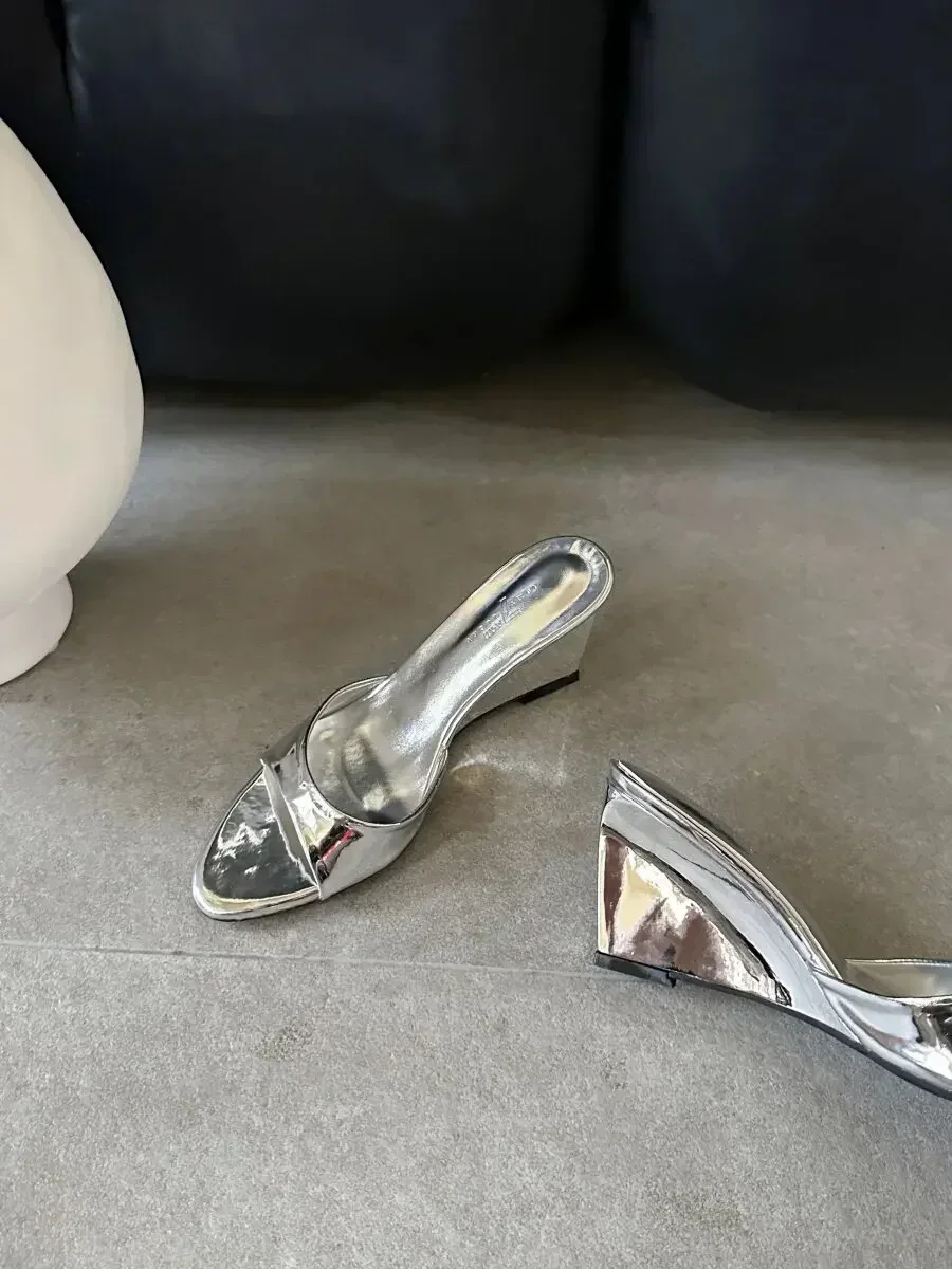 2026 Wedges Heel Women Slippers Comfort Open Toe Slip On Pumps Ladies Outdoor Patent Leather Daily Wear Party Dress Slides