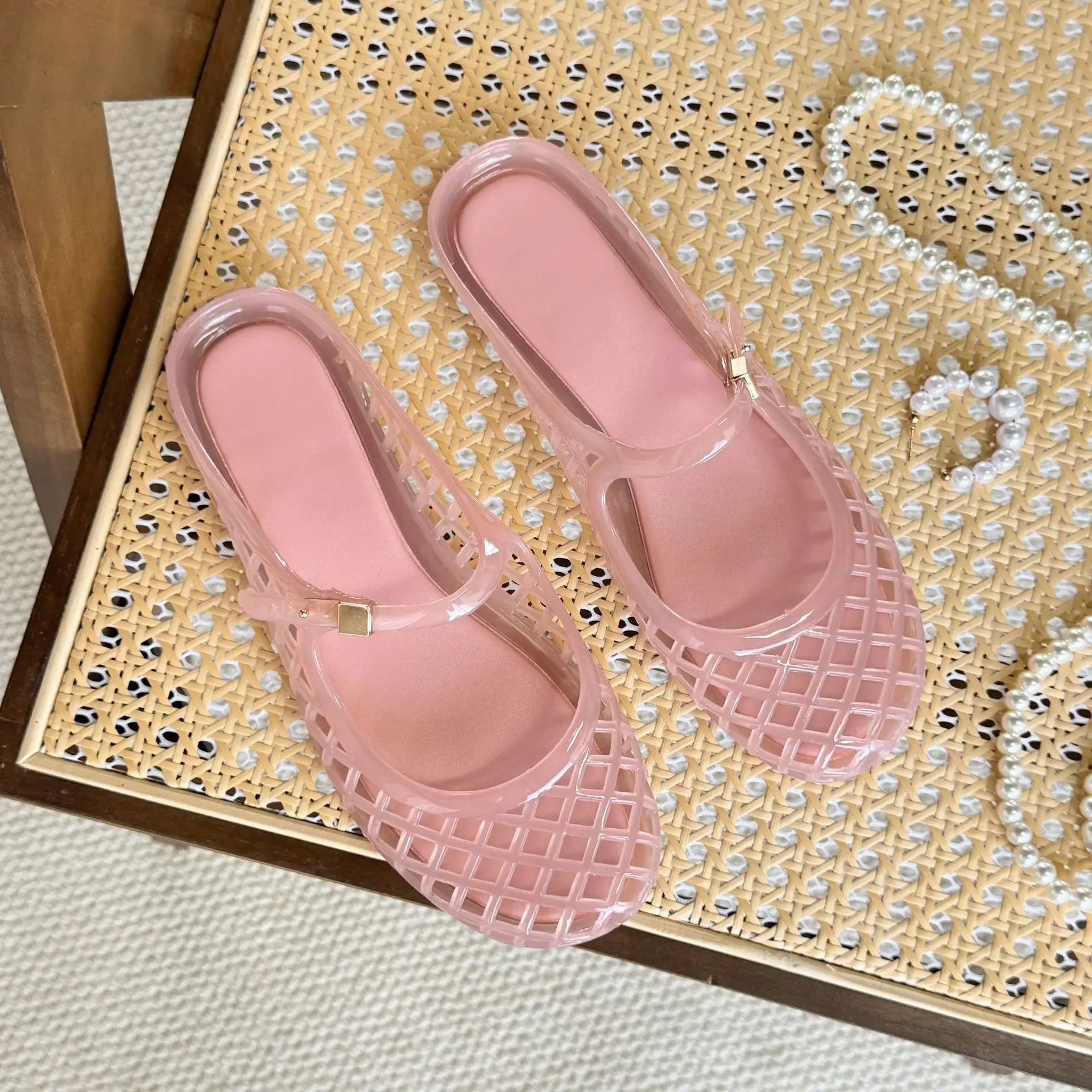Hollow out jelly shoes with a single toe cap, half trailer, crystal shoes, one foot kick, perforated sandals