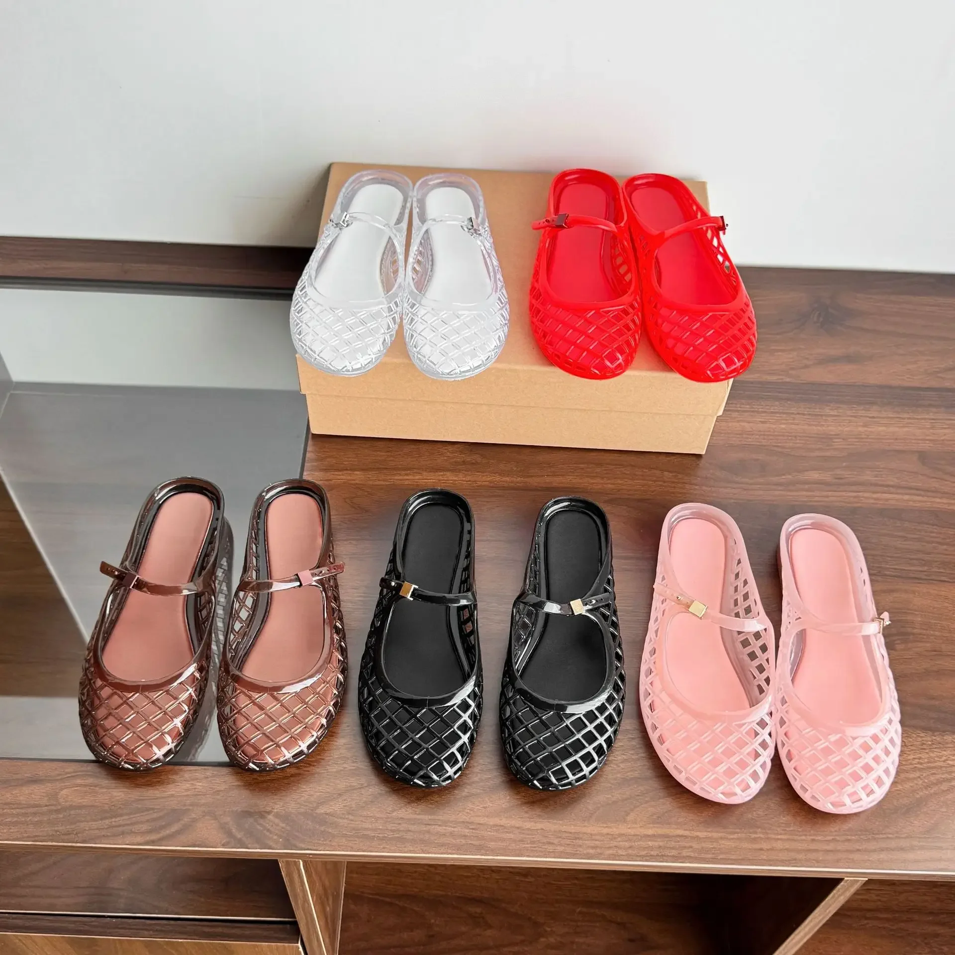 Hollow out jelly shoes with a single toe cap, half trailer, crystal shoes, one foot kick, perforated sandals