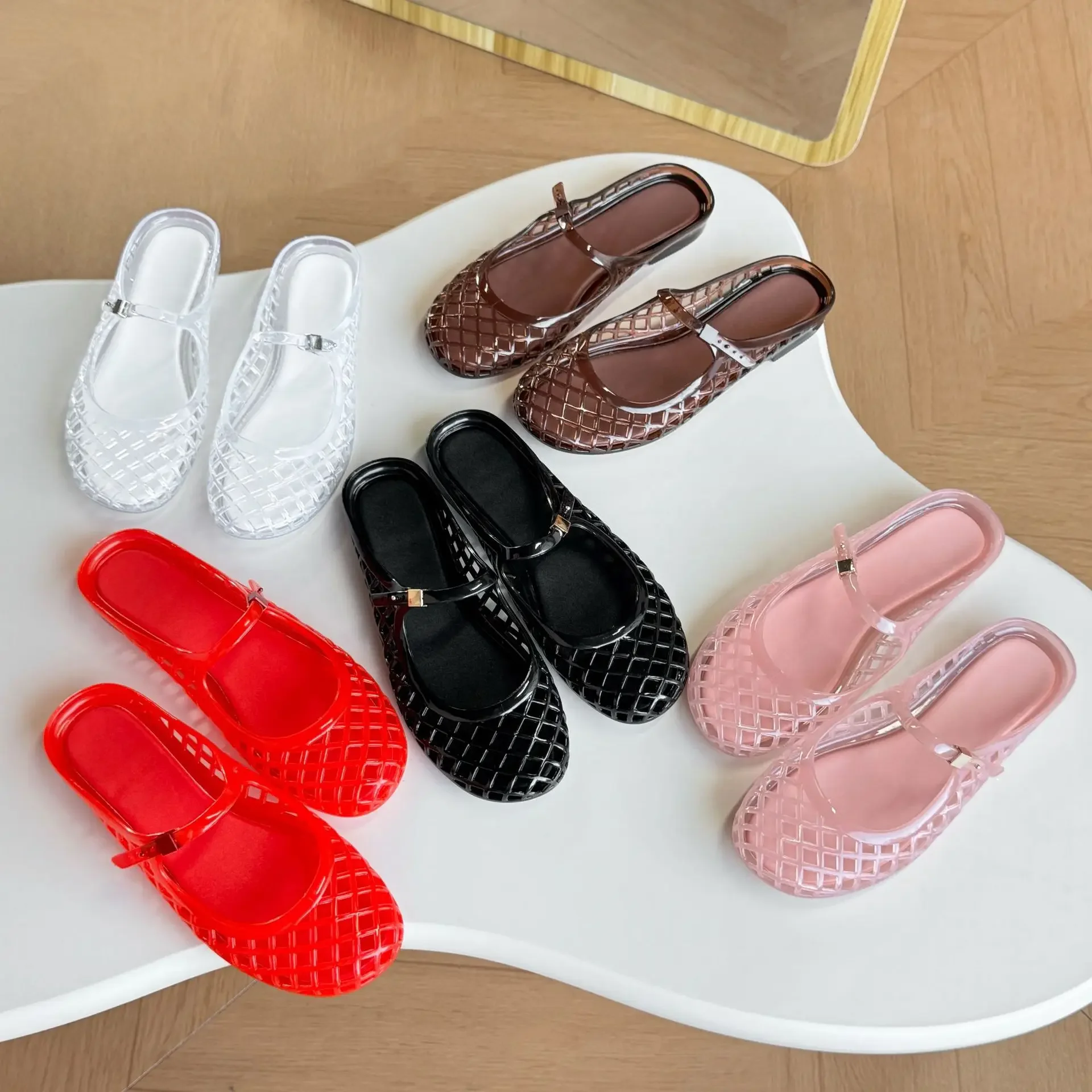 Hollow out jelly shoes with a single toe cap, half trailer, crystal shoes, one foot kick, perforated sandals