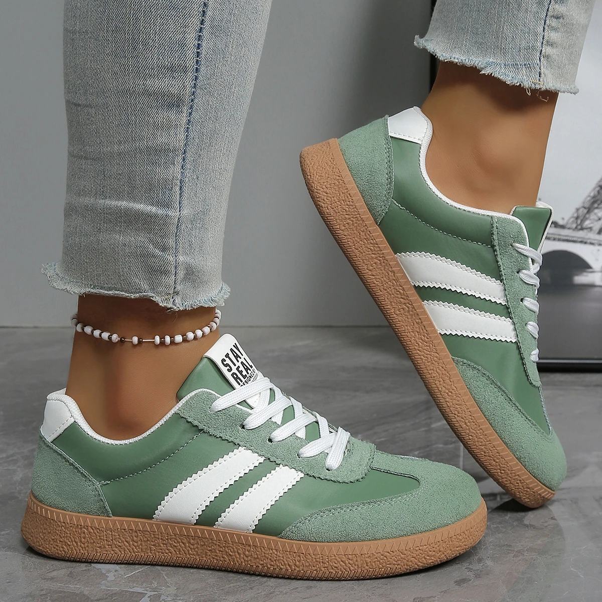 Fashionable and Sexy Plus Size Lace Up Flat Shoes for Women Spring and Autumn New Round Toe Comfortable Casual Sports Shoes