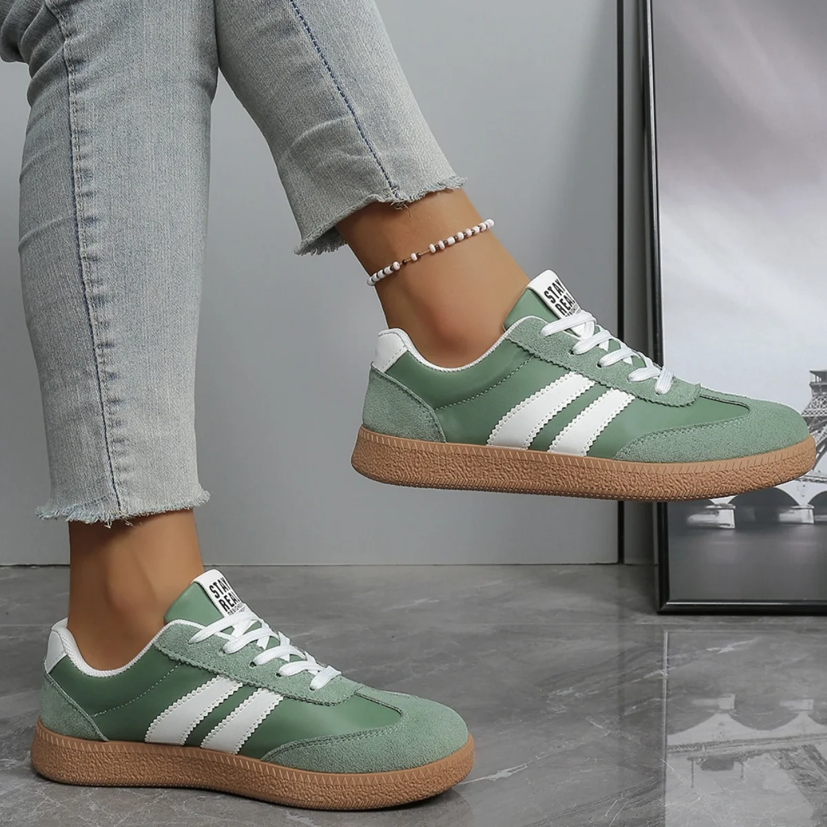 Fashionable and Sexy Plus Size Lace Up Flat Shoes for Women Spring and Autumn New Round Toe Comfortable Casual Sports Shoes