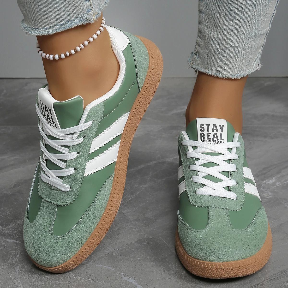 Fashionable and Sexy Plus Size Lace Up Flat Shoes for Women Spring and Autumn New Round Toe Comfortable Casual Sports Shoes