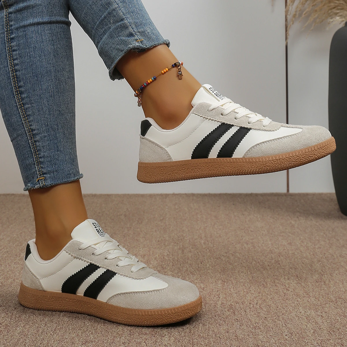 Fashionable and Sexy Plus Size Lace Up Flat Shoes for Women Spring and Autumn New Round Toe Comfortable Casual Sports Shoes