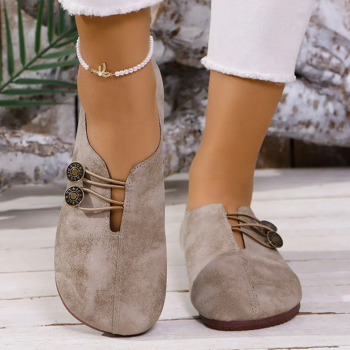 New Women's Comfort Flat Shoes, Retro Style Metal Accent Loafers, Soft Distressed Casual Slip-On Shoes
