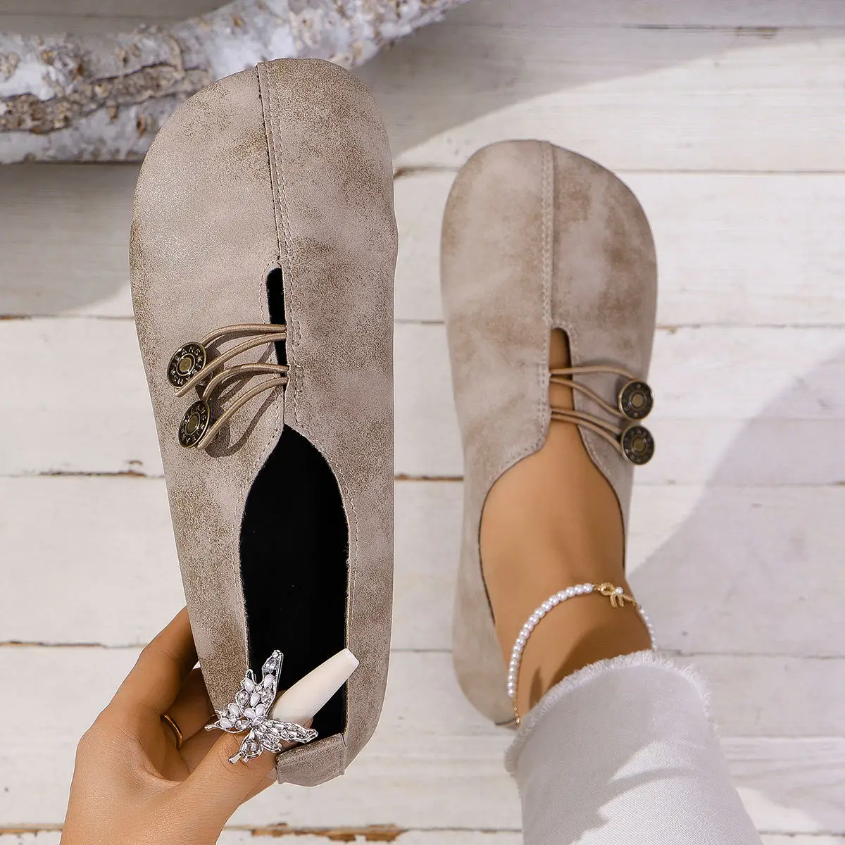 New Women's Comfort Flat Shoes, Retro Style Metal Accent Loafers, Soft Distressed Casual Slip-On Shoes