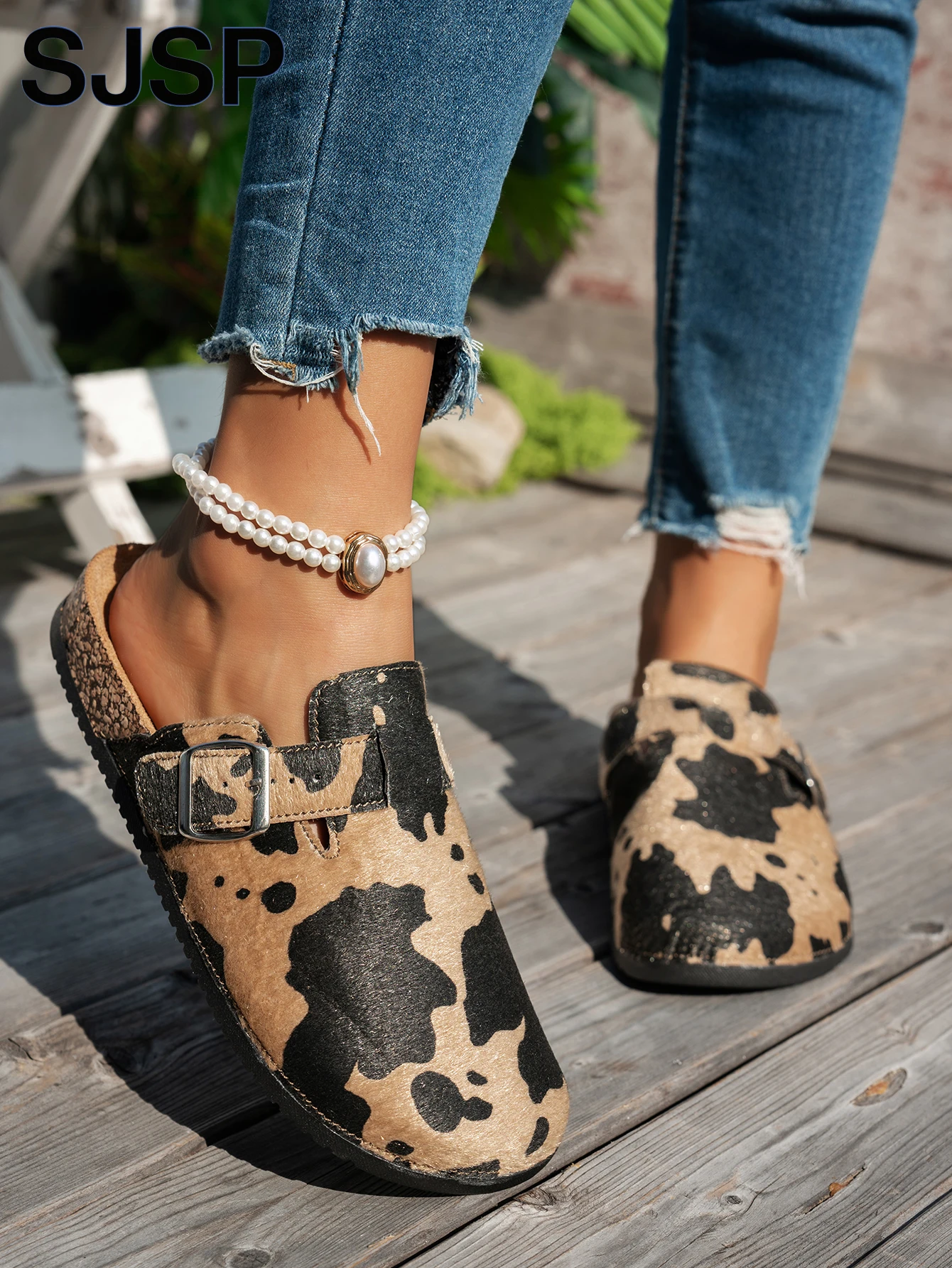 2025 New Women's Casual Autumn and Winter Outdoor Activity Shoes with Animal Prints, Leopard Print, Cow Print, New Mule Shoes, Slip-On Slippers, Outdoor Flat Beach Shoes, Trendy Fashion Animal Print Cow Print Leopard Print Cork Sole Sandals Suitable for All-Season Outdoor Activities
