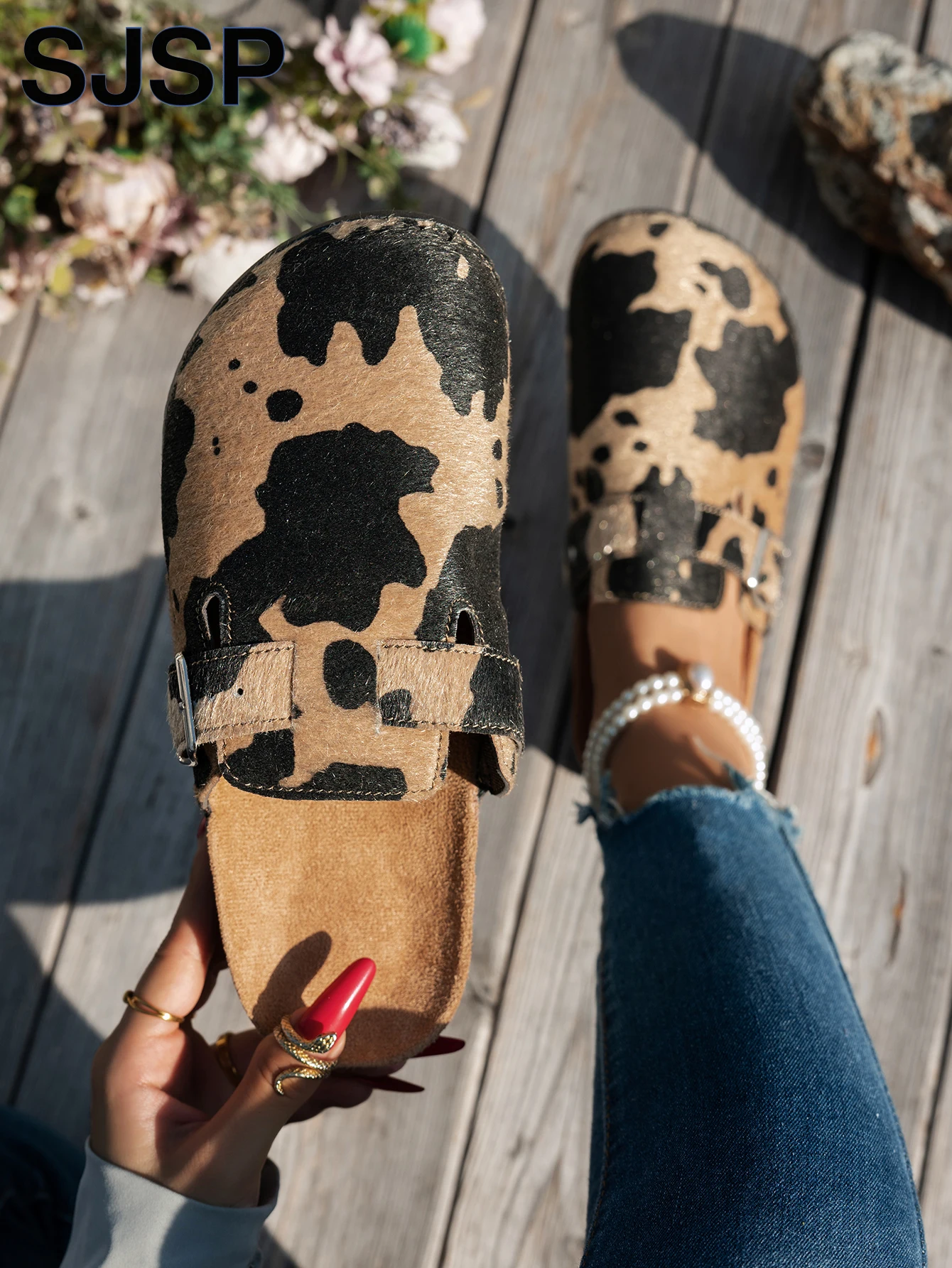 2025 New Women's Casual Autumn and Winter Outdoor Activity Shoes with Animal Prints, Leopard Print, Cow Print, New Mule Shoes, Slip-On Slippers, Outdoor Flat Beach Shoes, Trendy Fashion Animal Print Cow Print Leopard Print Cork Sole Sandals Suitable for All-Season Outdoor Activities