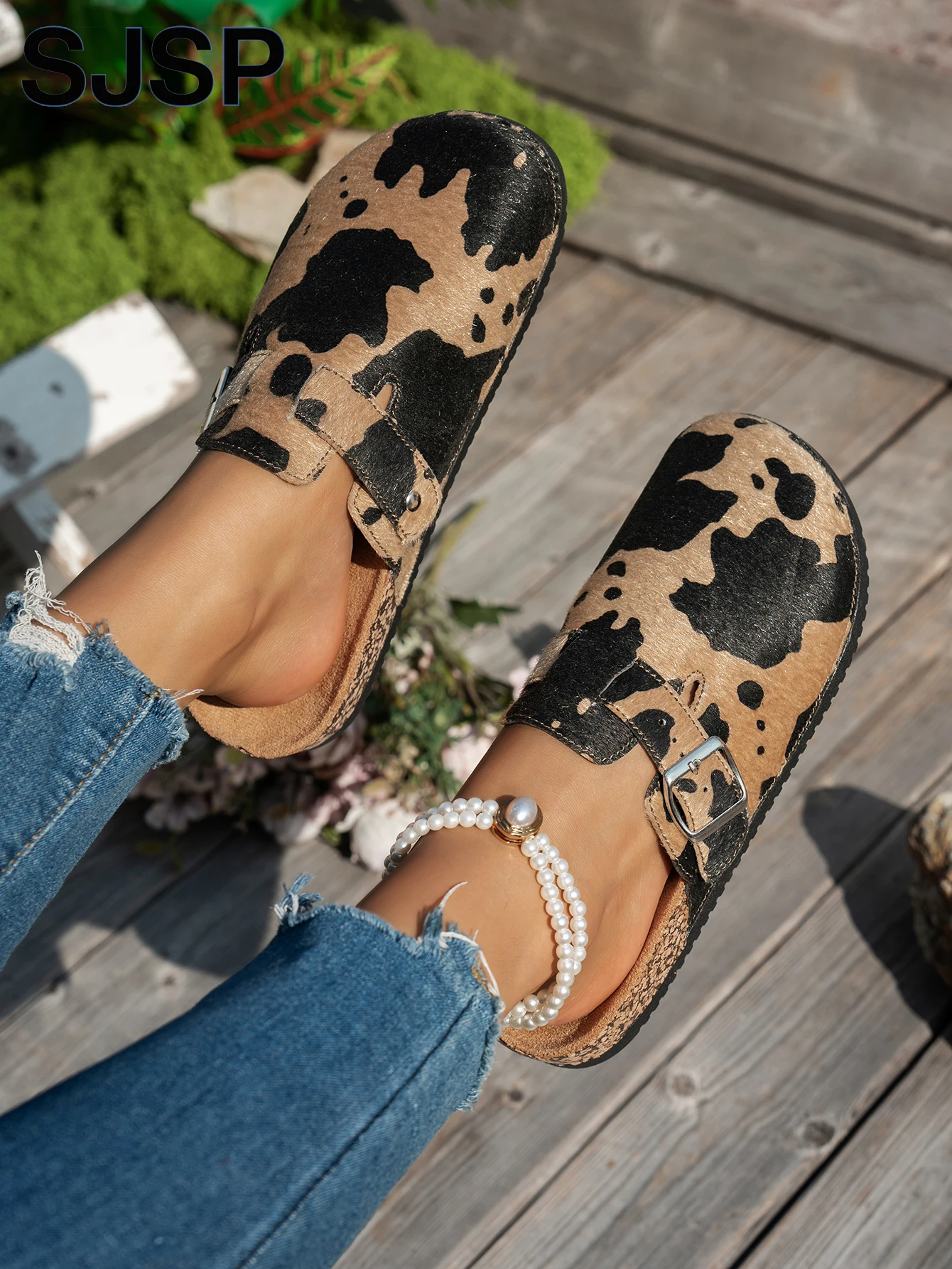 2025 New Women's Casual Autumn and Winter Outdoor Activity Shoes with Animal Prints, Leopard Print, Cow Print, New Mule Shoes, Slip-On Slippers, Outdoor Flat Beach Shoes, Trendy Fashion Animal Print Cow Print Leopard Print Cork Sole Sandals Suitable for All-Season Outdoor Activities