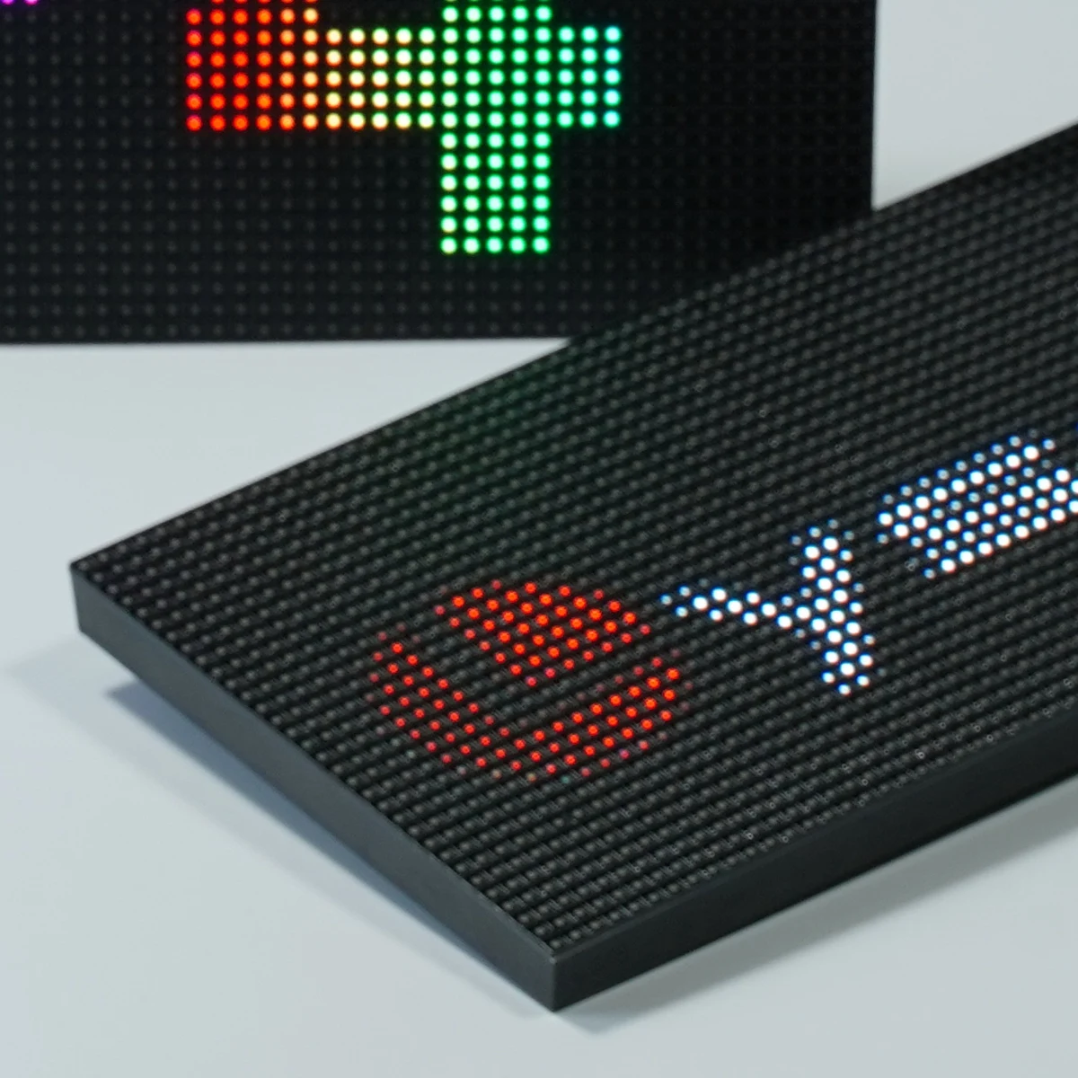 P4 Indoor SMD RGB Led Video Wall Panel 256x128mm 1/16 Scan 64x32 Pixels HUB75E Port