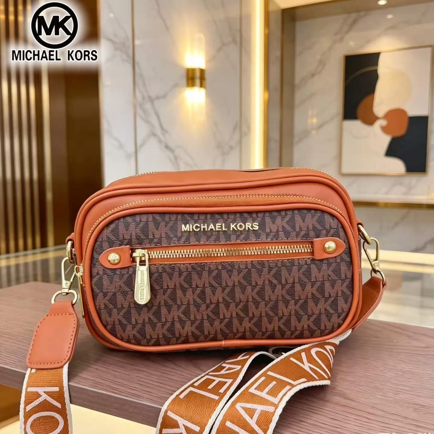 Michael Kors Women's Shoulder Crossbody Bag MK Classic Letter Camera Bag Fashionable and Casual Outdoor Shopping Travel Bag