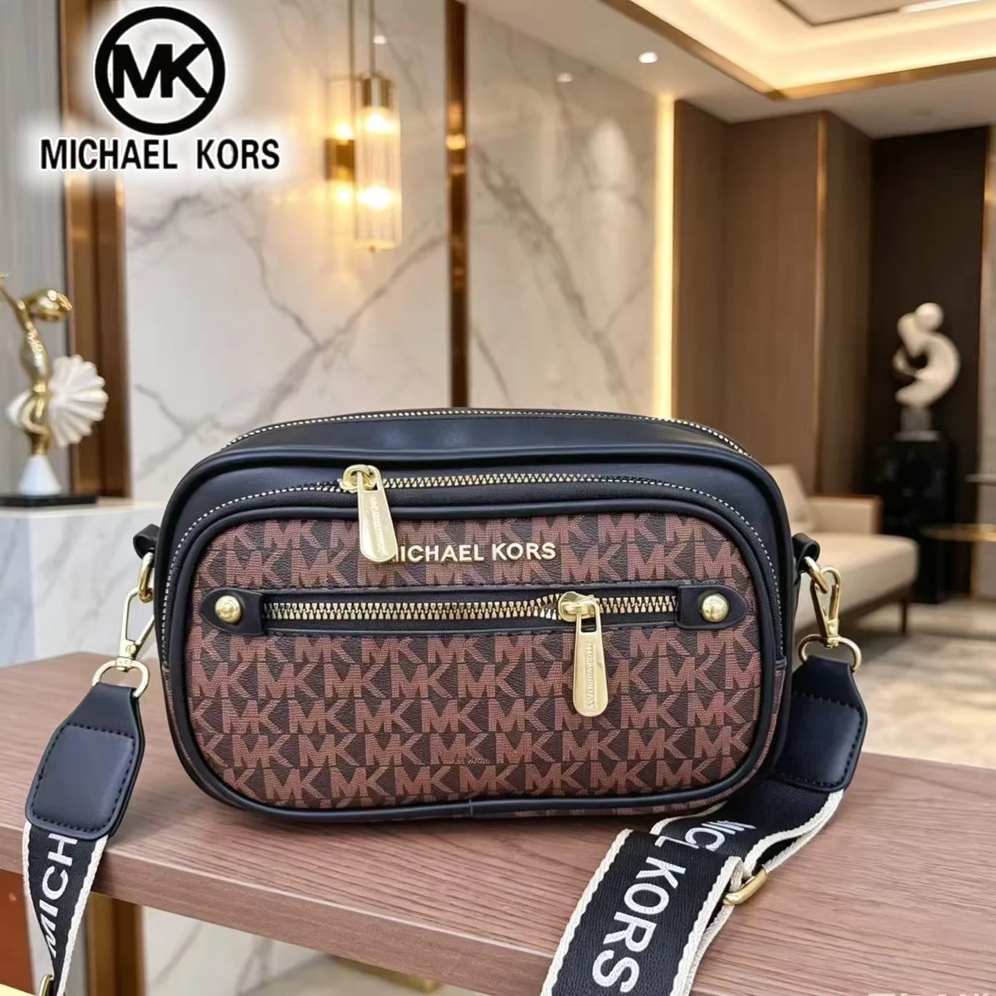 Michael Kors Women's Shoulder Crossbody Bag MK Classic Letter Camera Bag Fashionable and Casual Outdoor Shopping Travel Bag