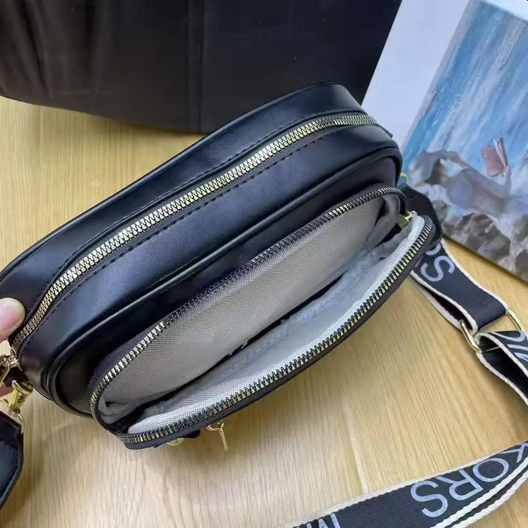 Michael Kors Women's Shoulder Crossbody Bag MK Classic Letter Camera Bag Fashionable and Casual Outdoor Shopping Travel Bag