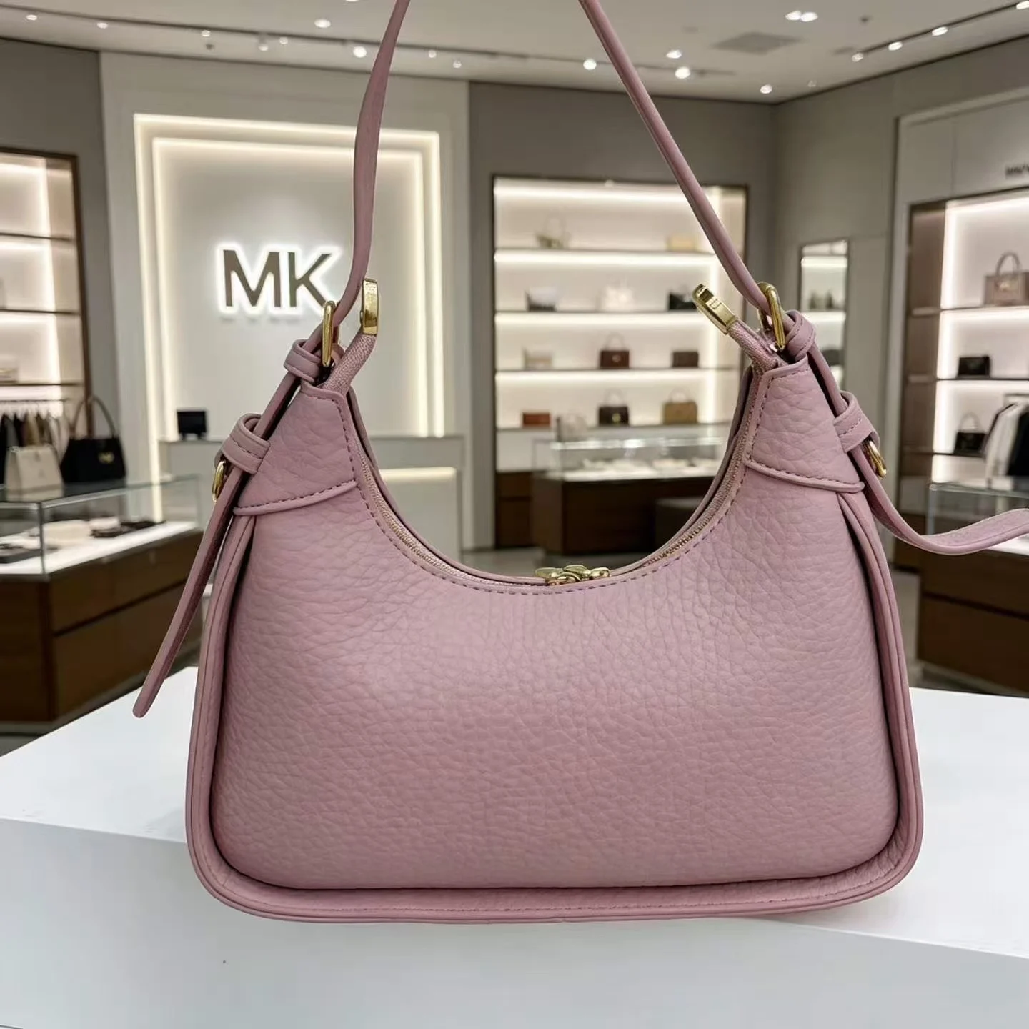Michael Kors New Ladies' Fashionable Shoulder Bag, MK Business Casual Handbag, High-Quality Leather, Girls' Travel Bag