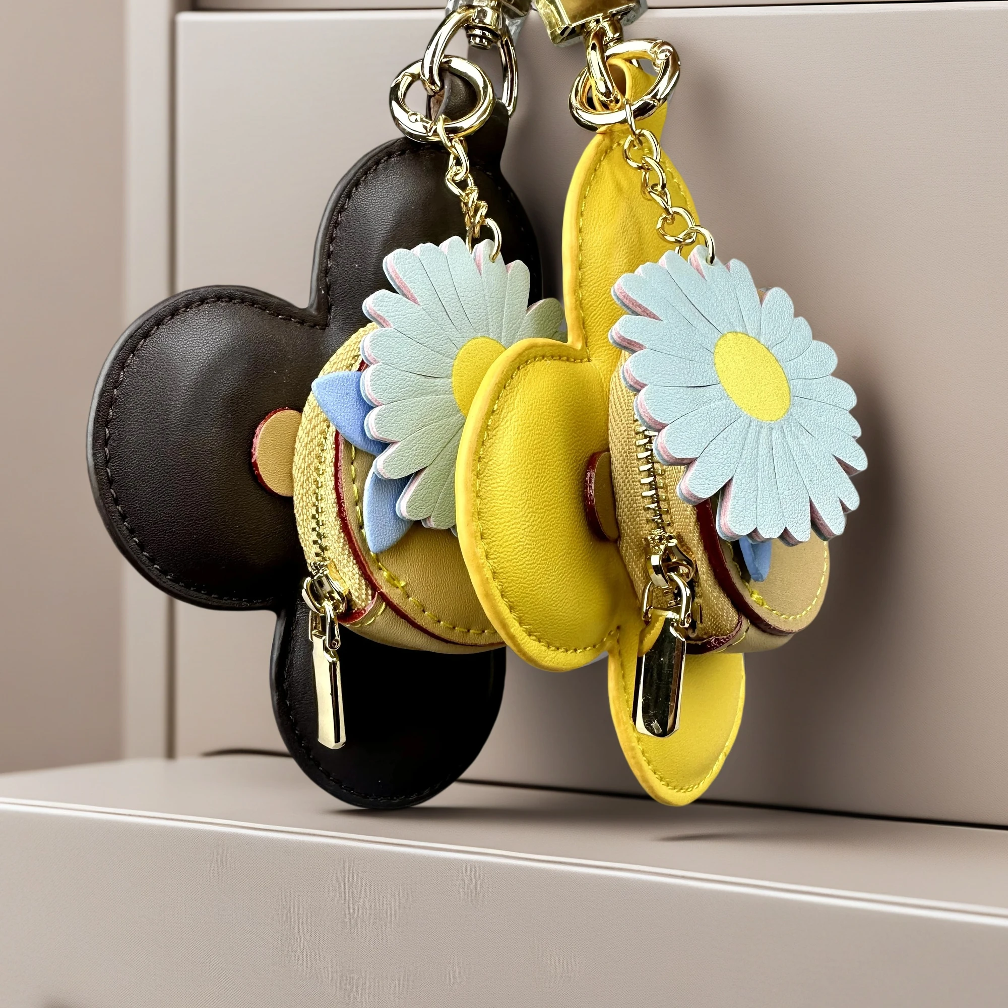Real Leather Coin Purse with Daisy Charm-Cute Keychain Bag Clip for Handbag-Detachable Daisy Flower Accessory-Gift For Women