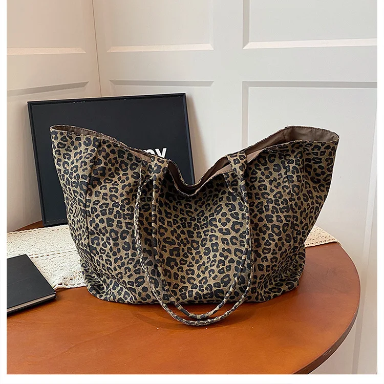 Fashionable Leopard Print Shoulder Bag Women Texture Simple Crossbody Tote Handle Bag Casual Versatile and Commuter Storage Bag