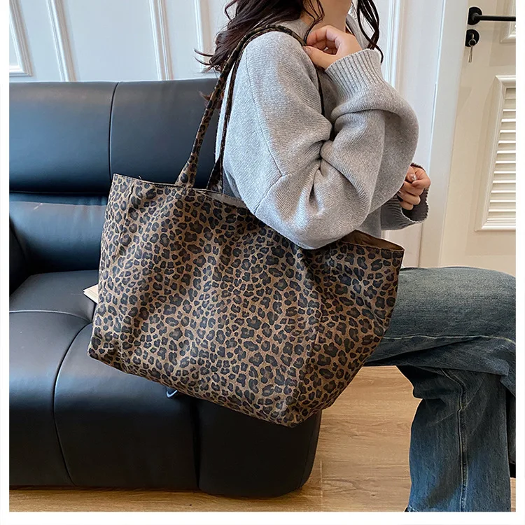 Fashionable Leopard Print Shoulder Bag Women Texture Simple Crossbody Tote Handle Bag Casual Versatile and Commuter Storage Bag