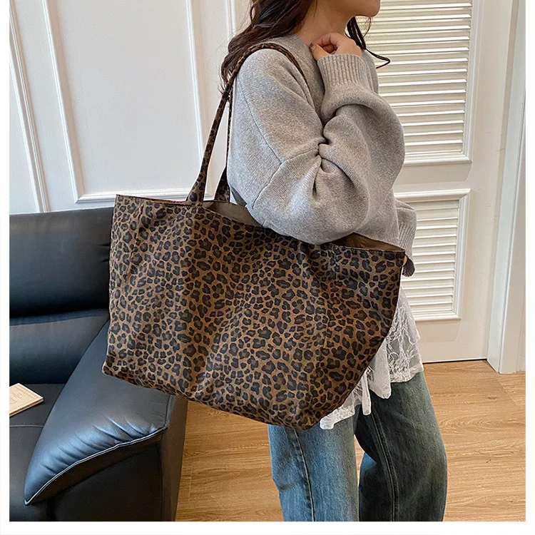 Fashionable Leopard Print Shoulder Bag Women Texture Simple Crossbody Tote Handle Bag Casual Versatile and Commuter Storage Bag