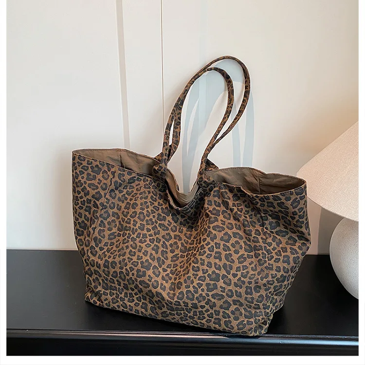 Fashionable Leopard Print Shoulder Bag Women Texture Simple Crossbody Tote Handle Bag Casual Versatile and Commuter Storage Bag