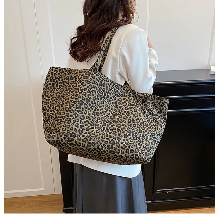 Fashionable Leopard Print Shoulder Bag Women Texture Simple Crossbody Tote Handle Bag Casual Versatile and Commuter Storage Bag
